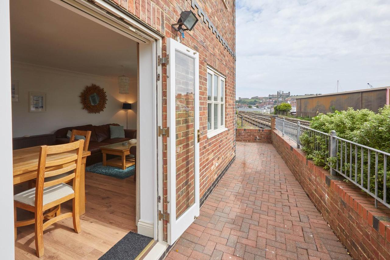 Host & Stay - The Railway Retreat Whitby Exterior photo